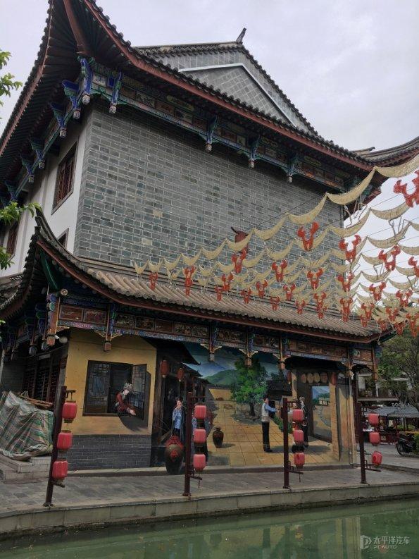 寒潮强势来袭·内蒙古：多地降雪致车辆被困，交警消防紧急救援